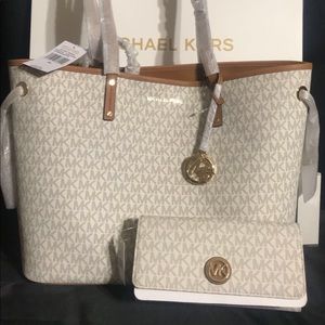 Beige Michael Kors purse and wallet